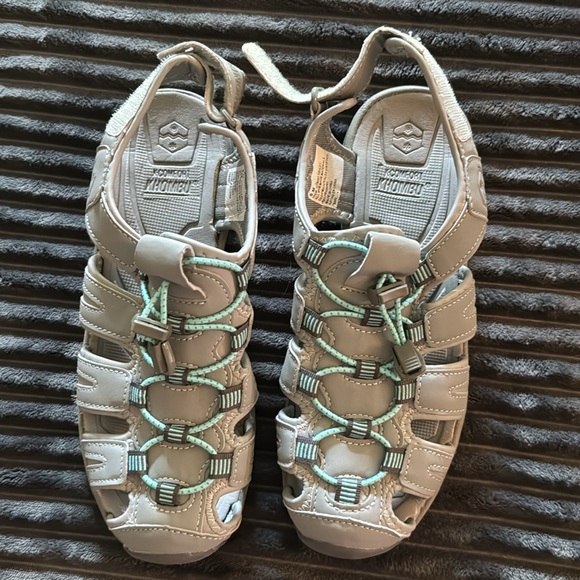 8M Kombu Women’s Athletic Water  Shoes - Great Condition! Like New!! - Picture 2 of 4
